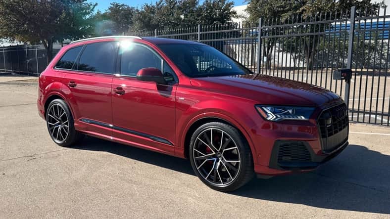 The side profile of the 2024 Audi Q7