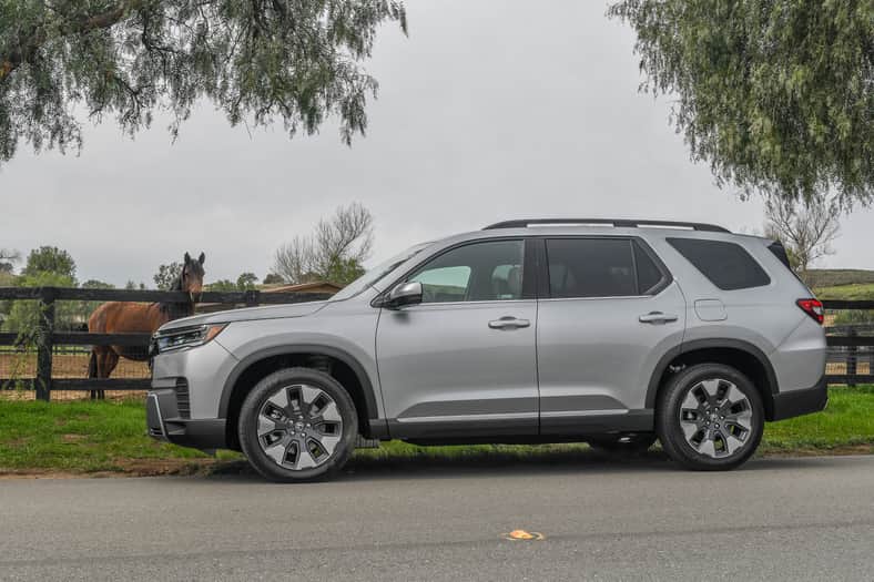 The side profile of the 2026 Honda Pilot