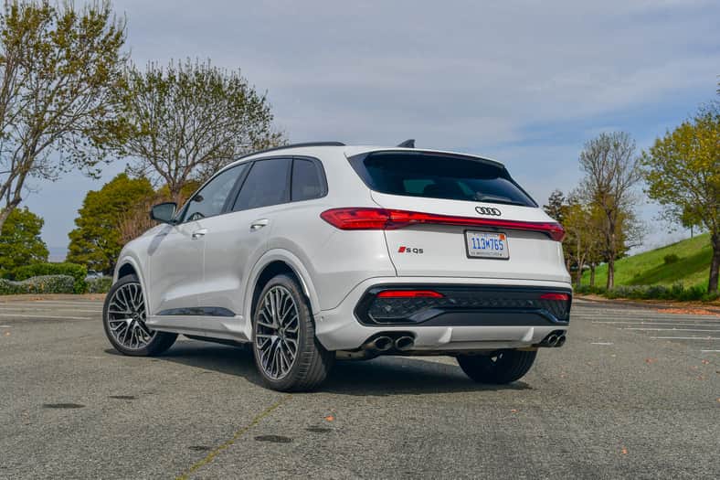 The rear quarter end of the 2025 Audi SQ5