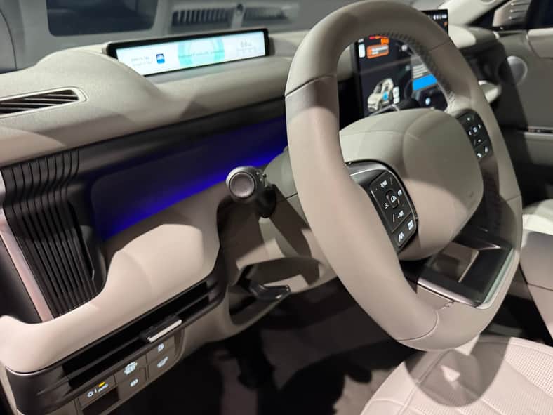 The dashboard and driver's screen in the 2027 Hyundai Tucson Limited